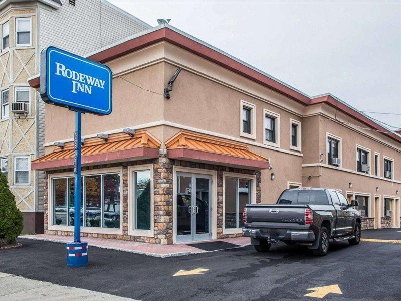 Rodeway Inn Belleville Exterior photo
